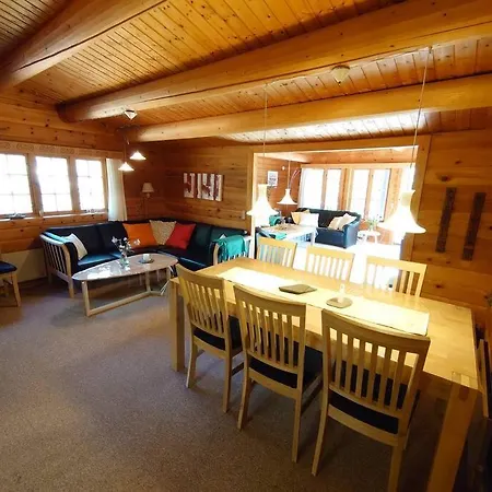 Skont Norsk Bjaelkehus Naer Strand
